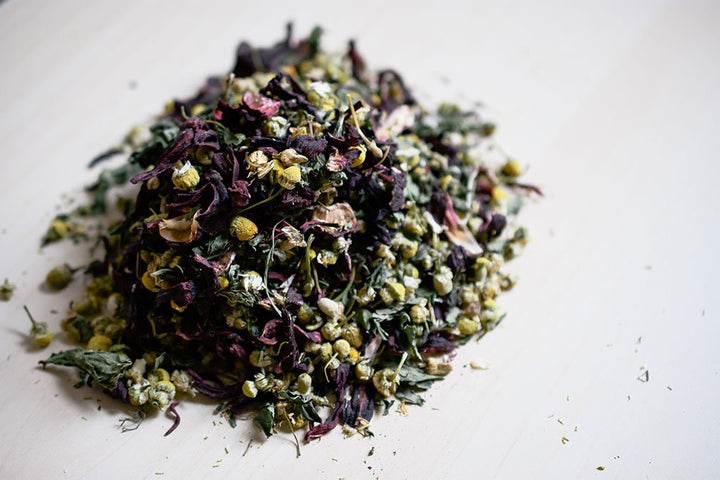 Close-up of the herbal blend&